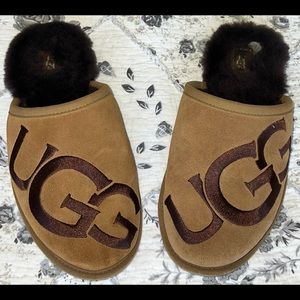 UGG Scuff Logo Sheepkin Slippers mens size 11 CHESTNUT / ESPRESSO Pre-owned